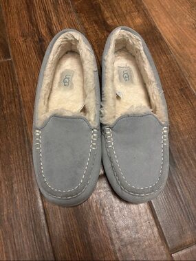UGG Ansley Women’s Slippers Size 9 in Gray Suede